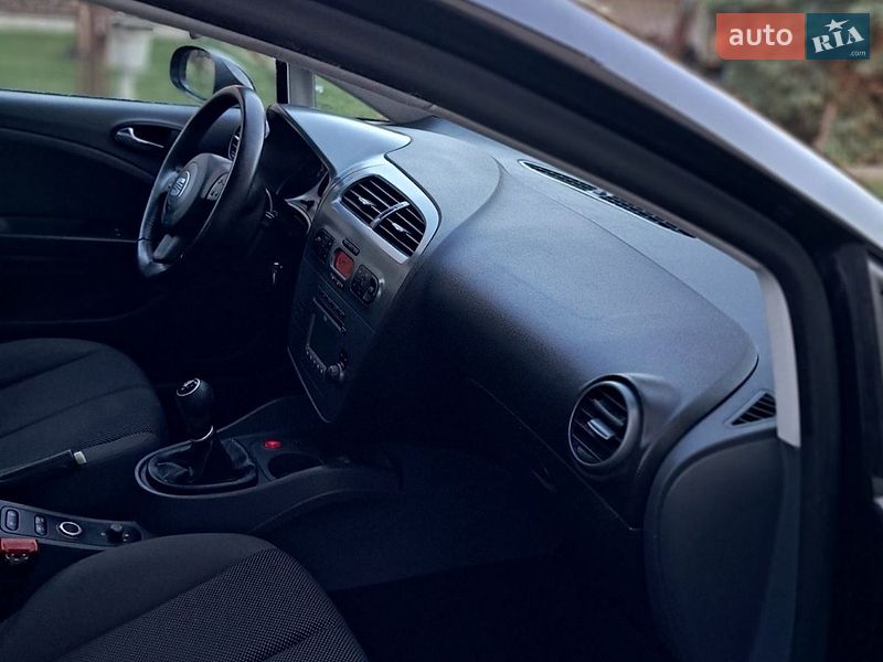 Хэтчбек SEAT Leon 2008 в Бучаче