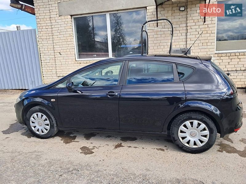 Хэтчбек SEAT Leon 2008 в Бучаче