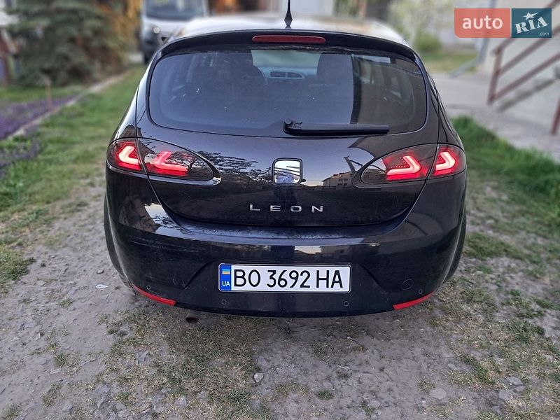 Хэтчбек SEAT Leon 2008 в Бучаче