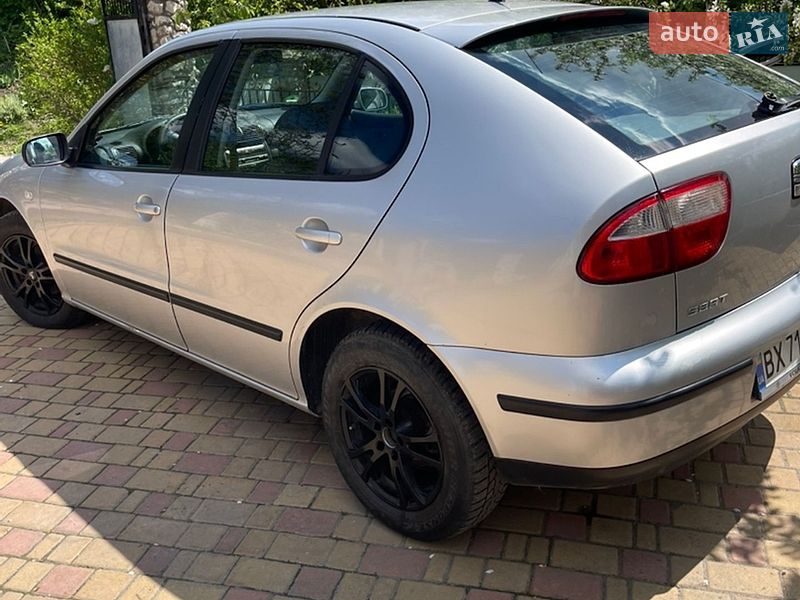Хэтчбек SEAT Leon 2001 в Волочиске