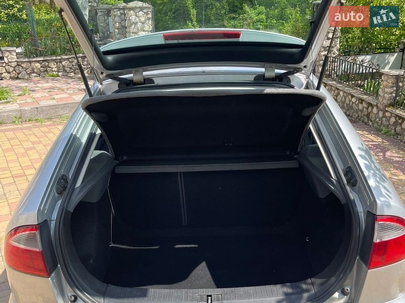 Хэтчбек SEAT Leon 2001 в Волочиске