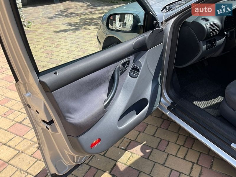 Хэтчбек SEAT Leon 2001 в Волочиске