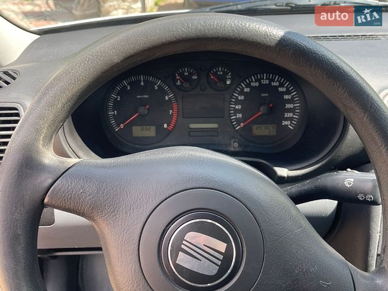 Хэтчбек SEAT Leon 2001 в Волочиске