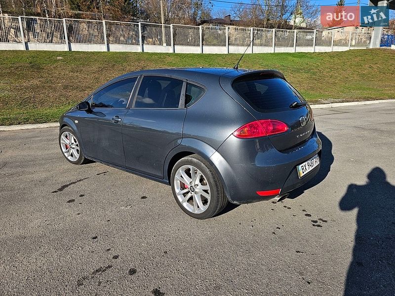 Хэтчбек SEAT Leon 2007 в Обухове