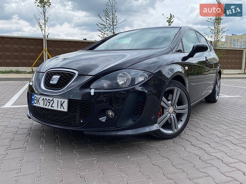 Хэтчбек SEAT Leon 2009 в Киеве