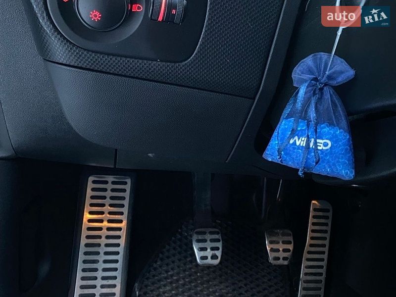 Хэтчбек SEAT Leon 2009 в Киеве