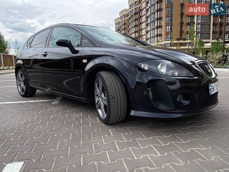 Хэтчбек SEAT Leon 2009 в Киеве