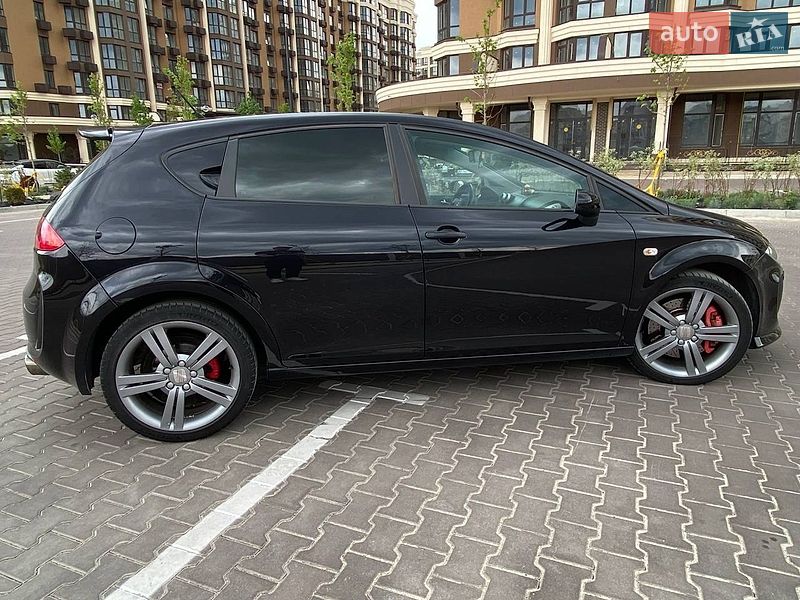 Хэтчбек SEAT Leon 2009 в Киеве