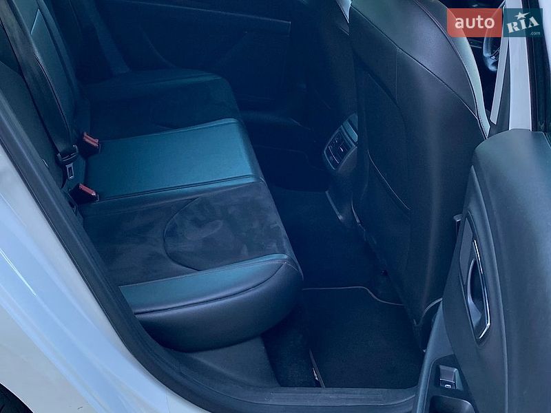 Хэтчбек SEAT Leon 2015 в Василькове
