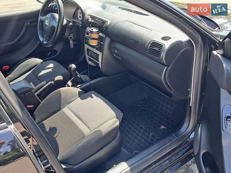 Хетчбек SEAT Leon 2006 в Києві