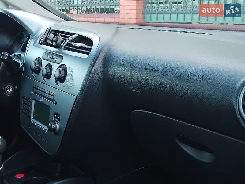 Хэтчбек SEAT Leon 2008 в Киеве