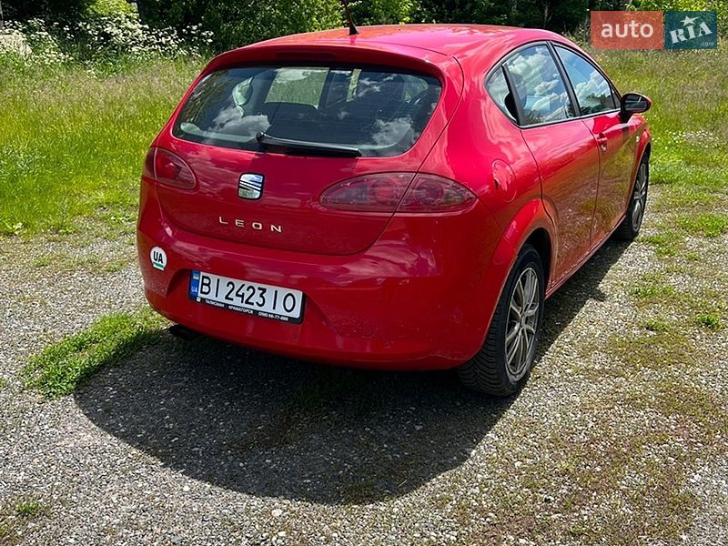 Хэтчбек SEAT Leon 2006 в Гадяче