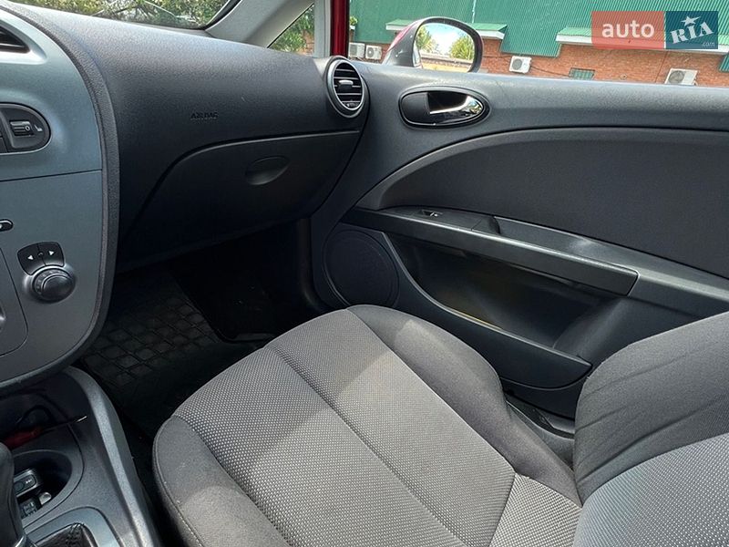 Хэтчбек SEAT Leon 2006 в Гадяче