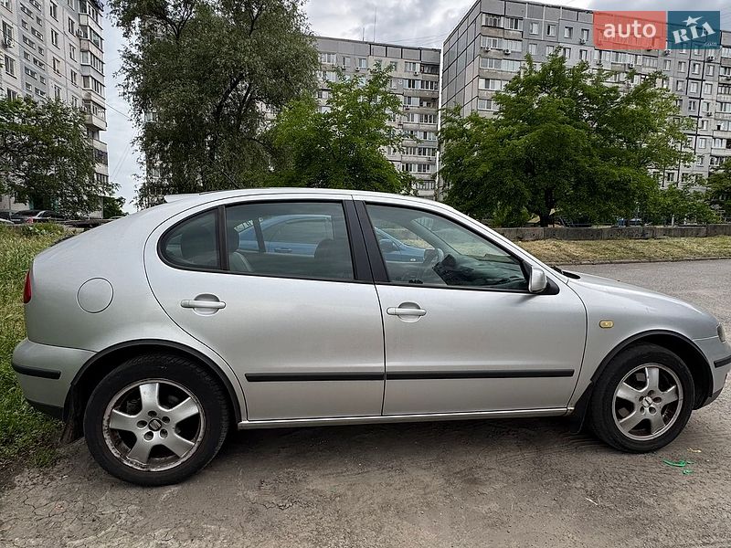 Хэтчбек SEAT Leon 2001 в Днепре