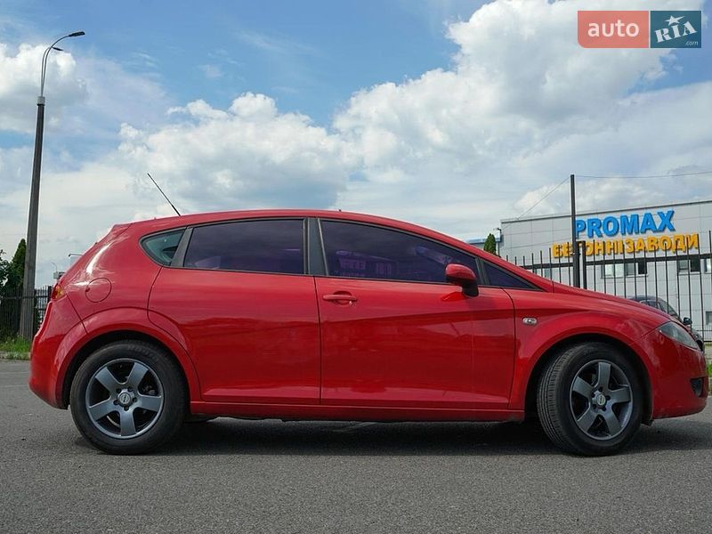 Хэтчбек SEAT Leon 2008 в Киеве