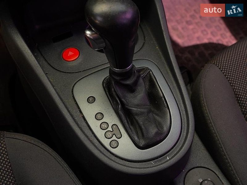 Хэтчбек SEAT Leon 2008 в Киеве