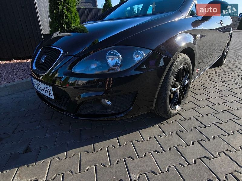 Хэтчбек SEAT Leon 2011 в Луцке