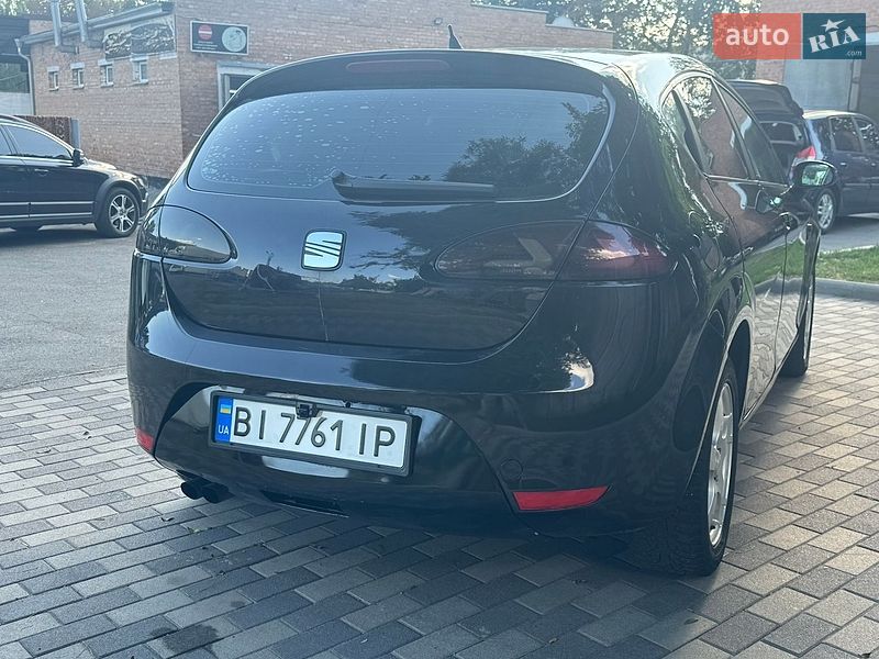 Хэтчбек SEAT Leon 2008 в Лубнах