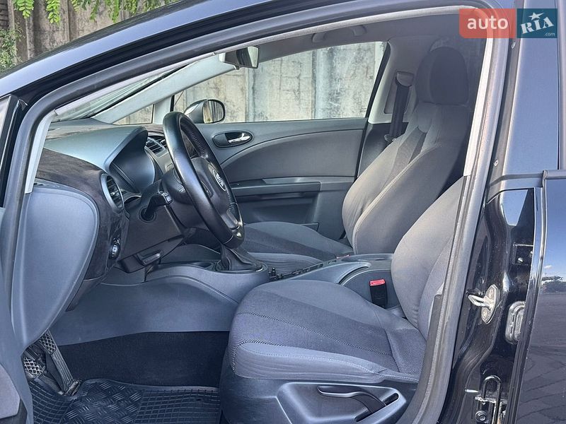 Хэтчбек SEAT Leon 2008 в Лубнах