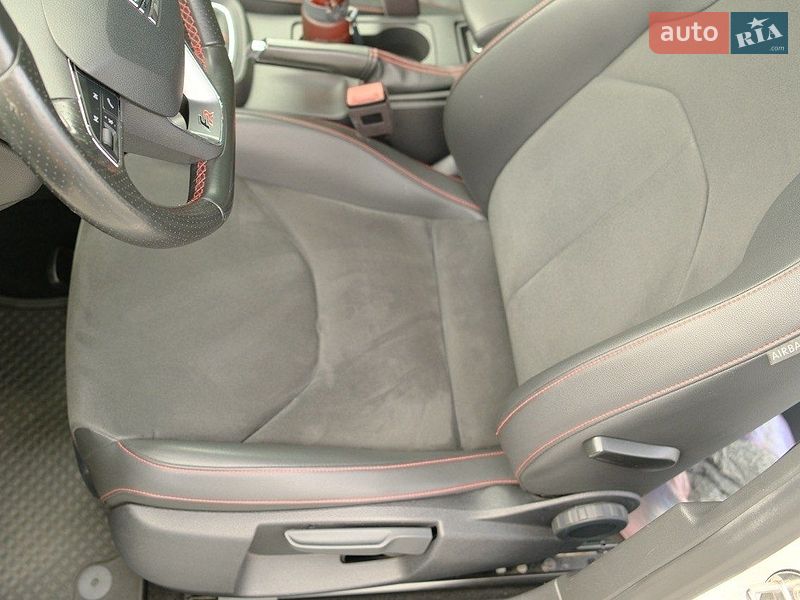 Хетчбек SEAT Leon 2016 в Дніпрі