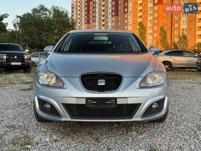 Хэтчбек SEAT Leon 2010 в Киеве