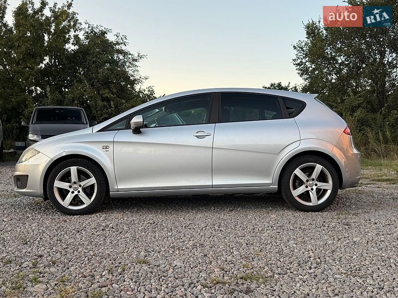Хэтчбек SEAT Leon 2010 в Киеве