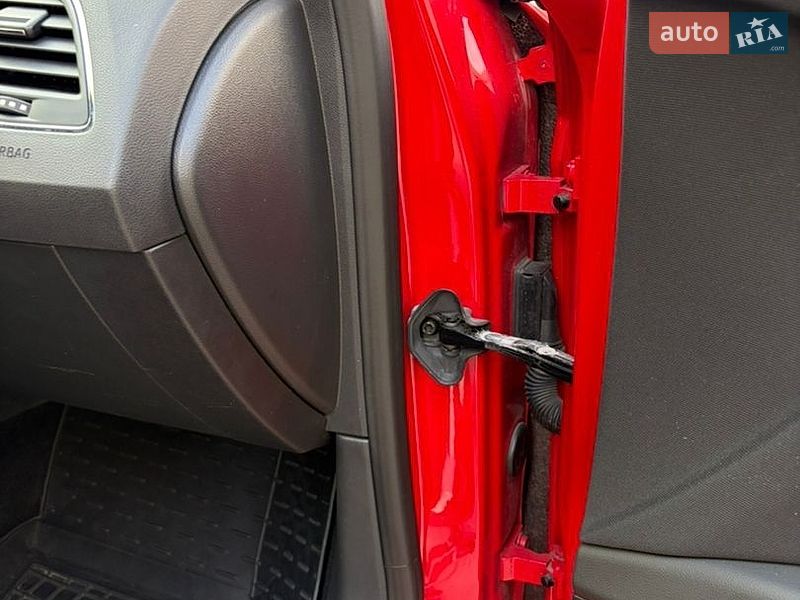 Хэтчбек SEAT Leon 2016 в Киеве