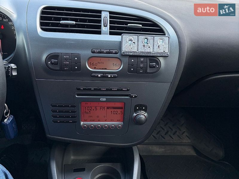Хэтчбек SEAT Leon 2008 в Киеве