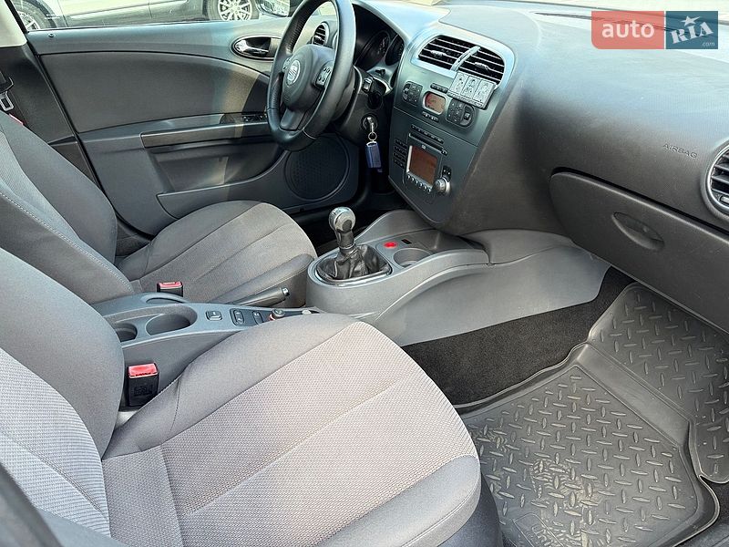Хэтчбек SEAT Leon 2008 в Киеве