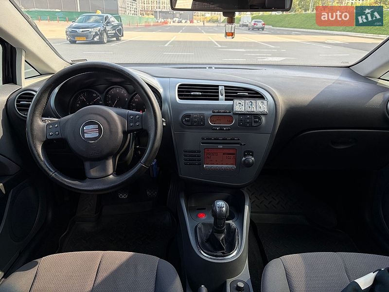 Хэтчбек SEAT Leon 2008 в Киеве