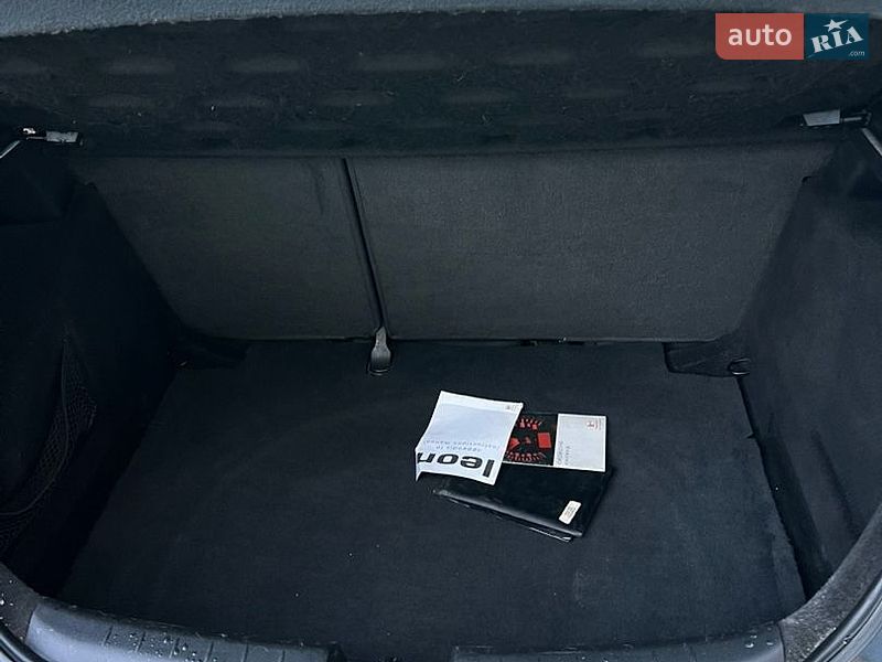 Хэтчбек SEAT Leon 2006 в Стрые