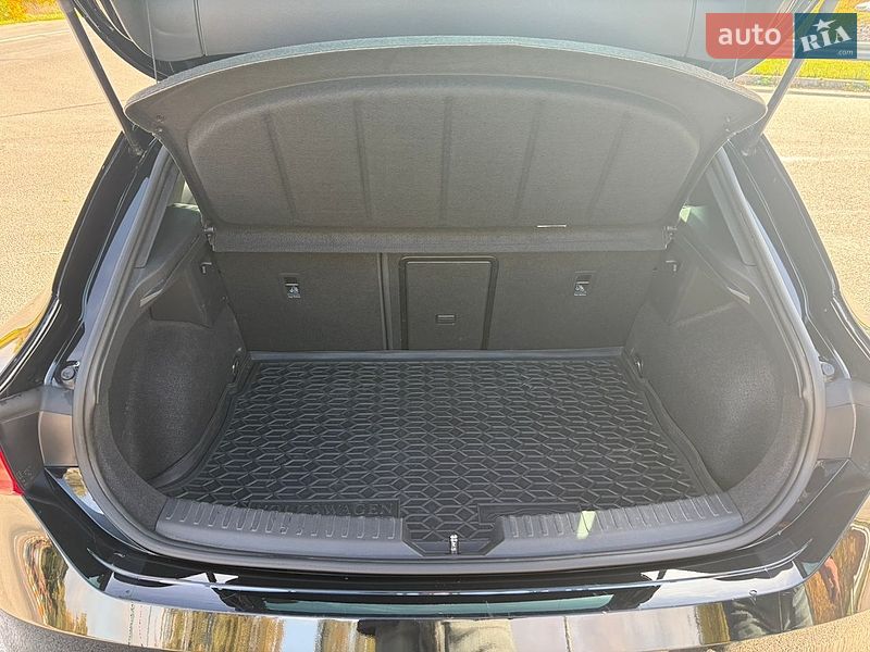 Хэтчбек SEAT Leon 2020 в Киеве