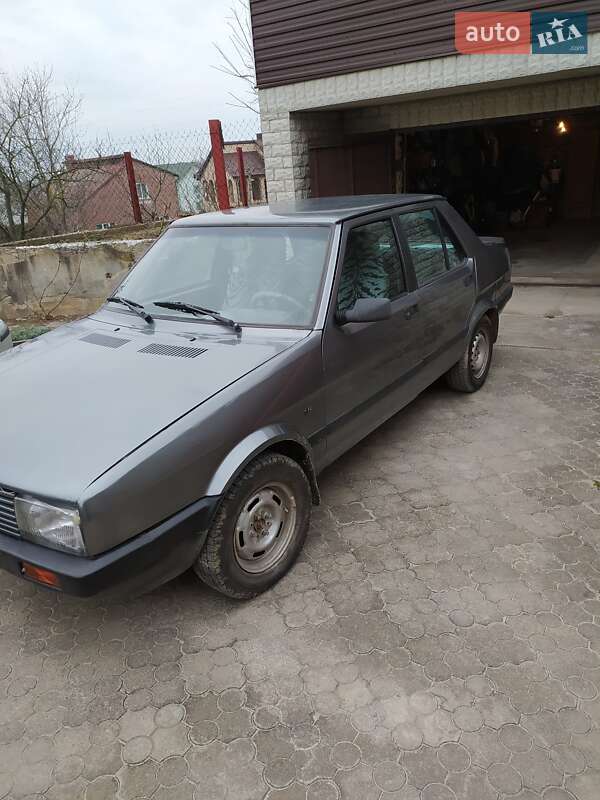 Седан SEAT Malaga 1990 в Ровно