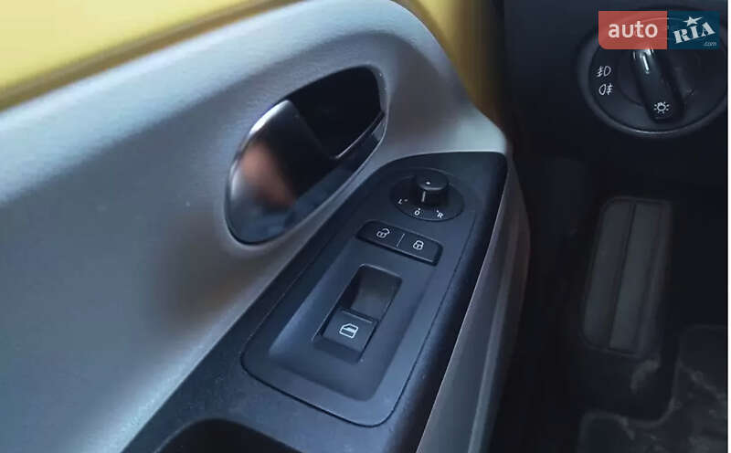 Хетчбек SEAT Mii 2014 в Ужгороді