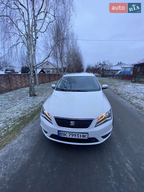 Хэтчбек SEAT Toledo 2013 в Остроге