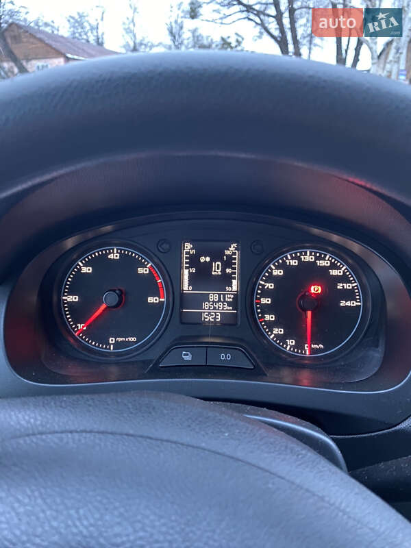 Хэтчбек SEAT Toledo 2013 в Остроге