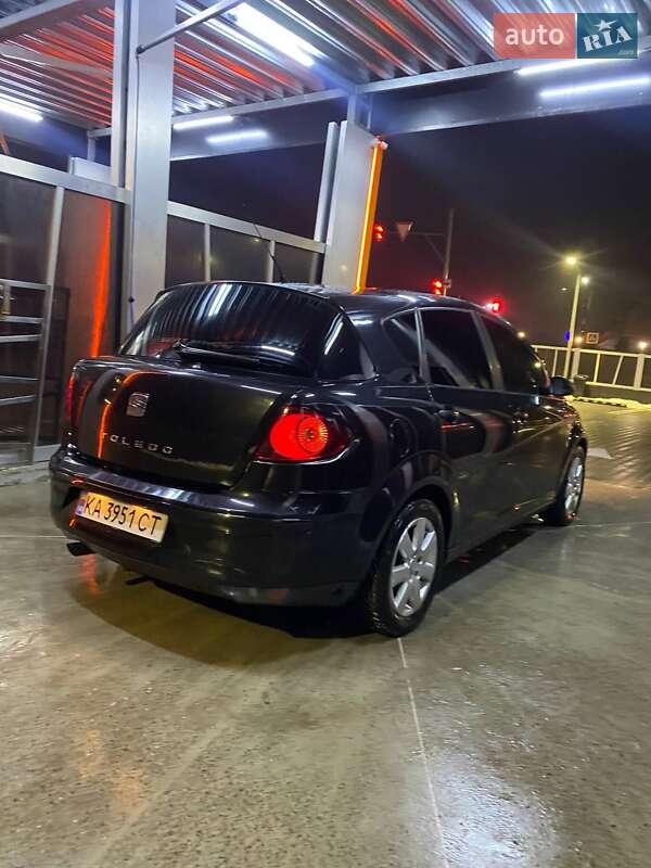 Хэтчбек SEAT Toledo 2008 в Киеве