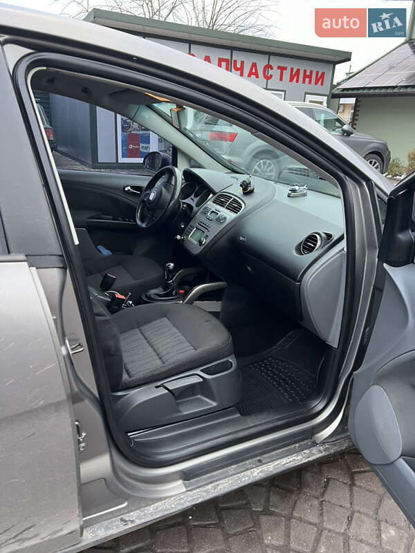 Хэтчбек SEAT Toledo 2005 в Шептицькому