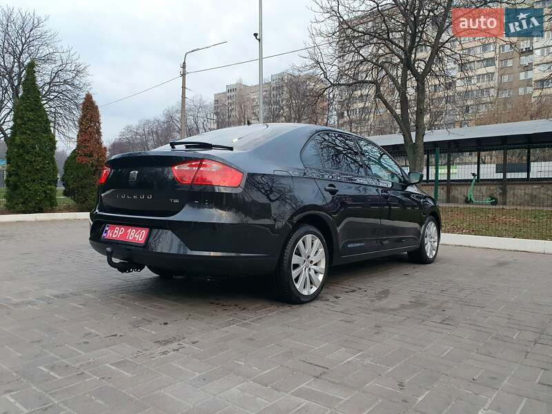 Лифтбек SEAT Toledo 2013 в Киеве