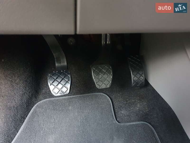 Лифтбек SEAT Toledo 2013 в Киеве