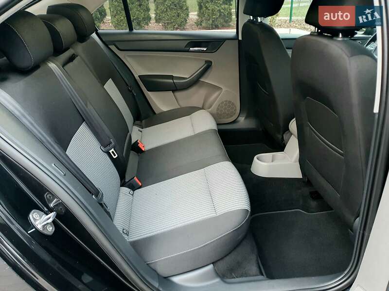 Лифтбек SEAT Toledo 2013 в Киеве