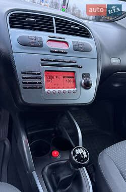 Хэтчбек SEAT Toledo 2006 в 