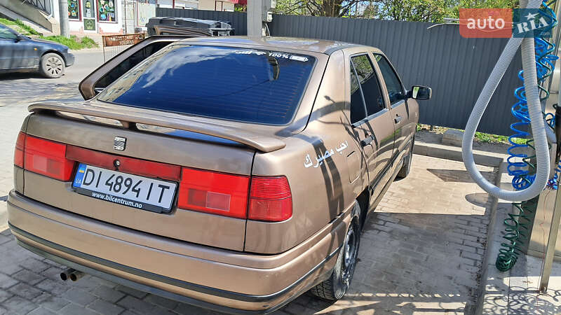 Седан SEAT Toledo 1993 в 