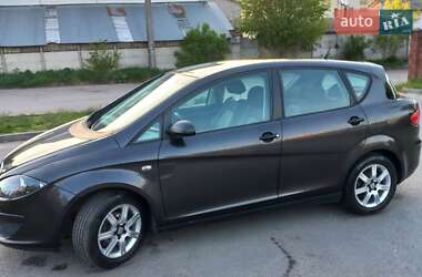 Хэтчбек SEAT Toledo 2005 в 
