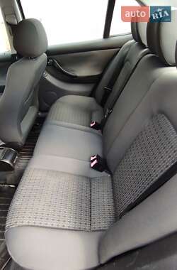 Седан SEAT Toledo 2003 в 