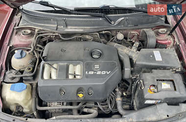 Седан SEAT Toledo 2004 в 