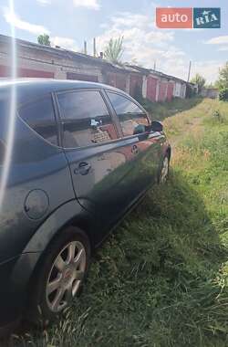 Хэтчбек SEAT Toledo 2006 в 