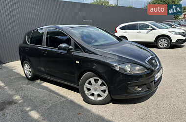 Хэтчбек SEAT Toledo 2005 в 
