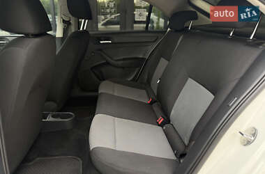 Лифтбек SEAT Toledo 2013 в 