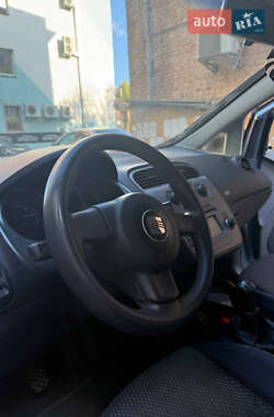 Хэтчбек SEAT Toledo 2005 в 